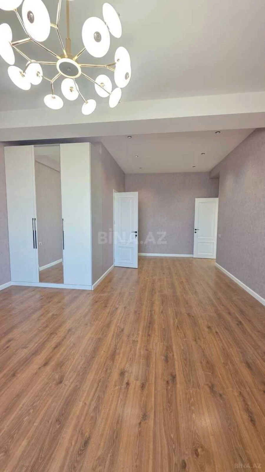 Satılır 3 otaqlı mənzil 143 m²