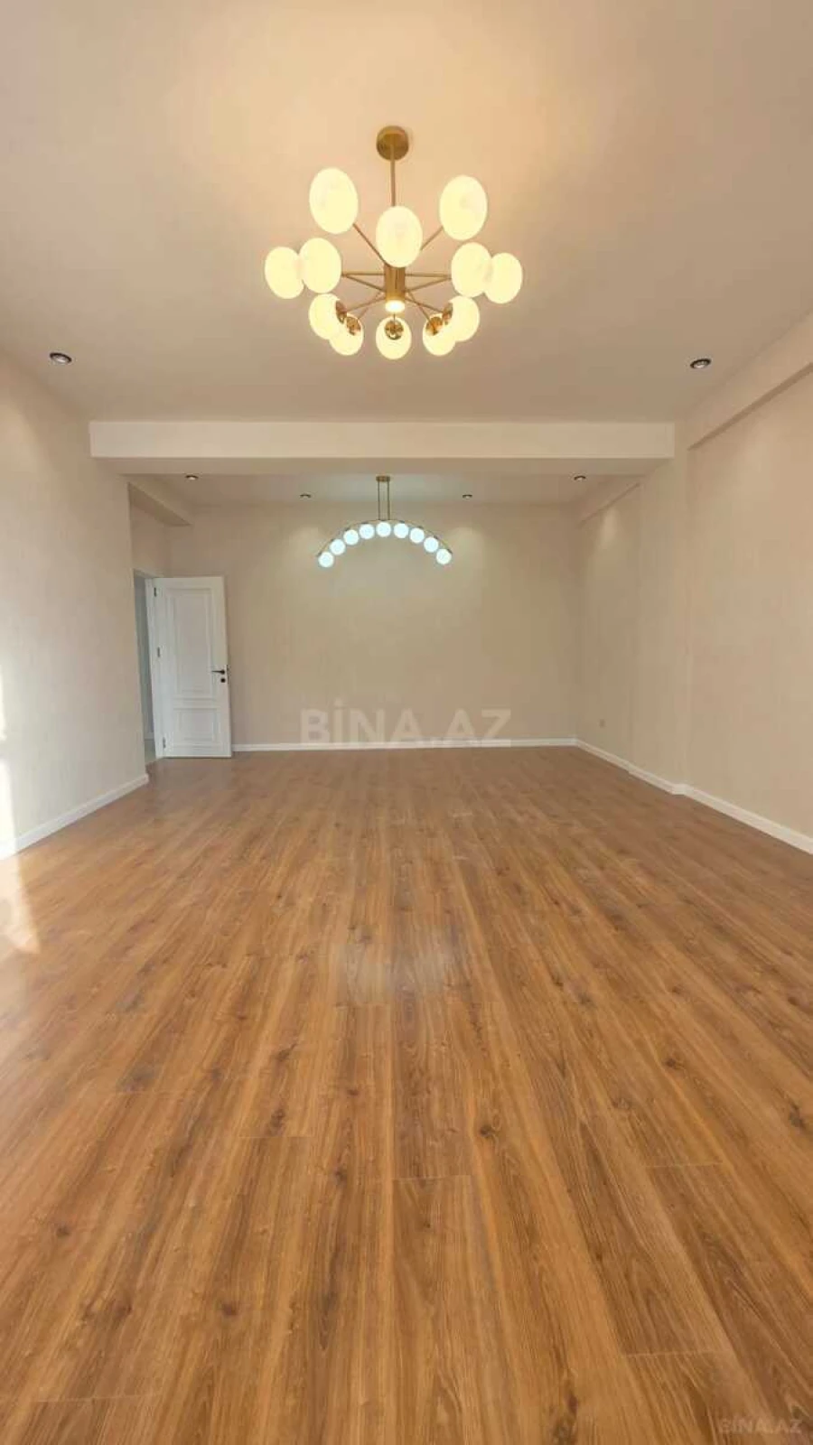 Satılır 3 otaqlı mənzil 143 m²