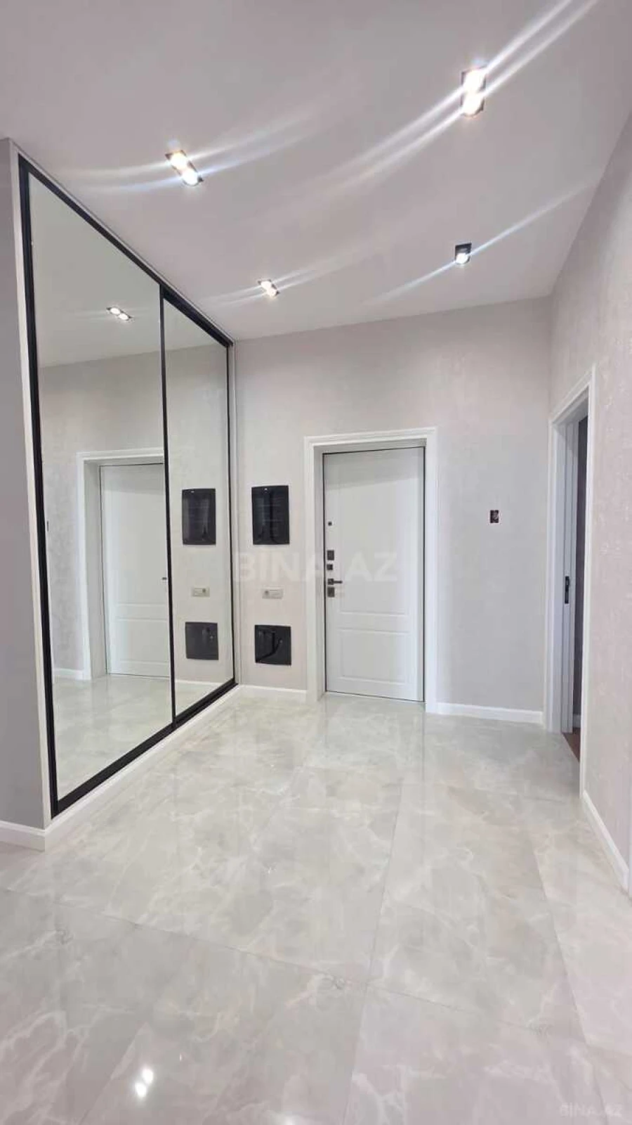 Satılır 3 otaqlı mənzil 143 m²