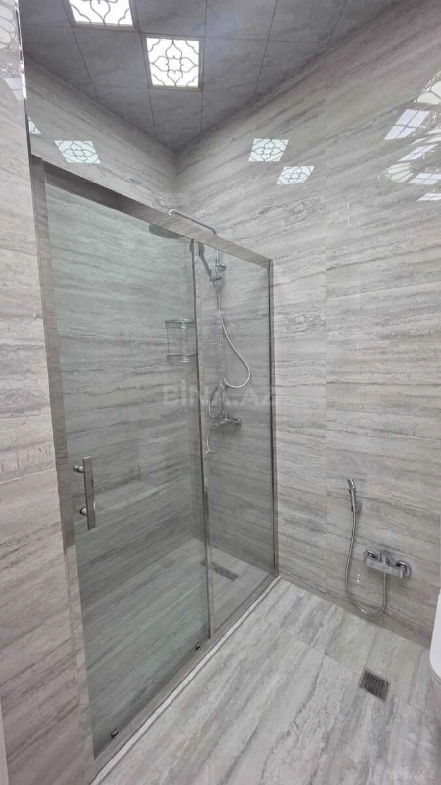 Satılır 3 otaqlı mənzil 143 m²