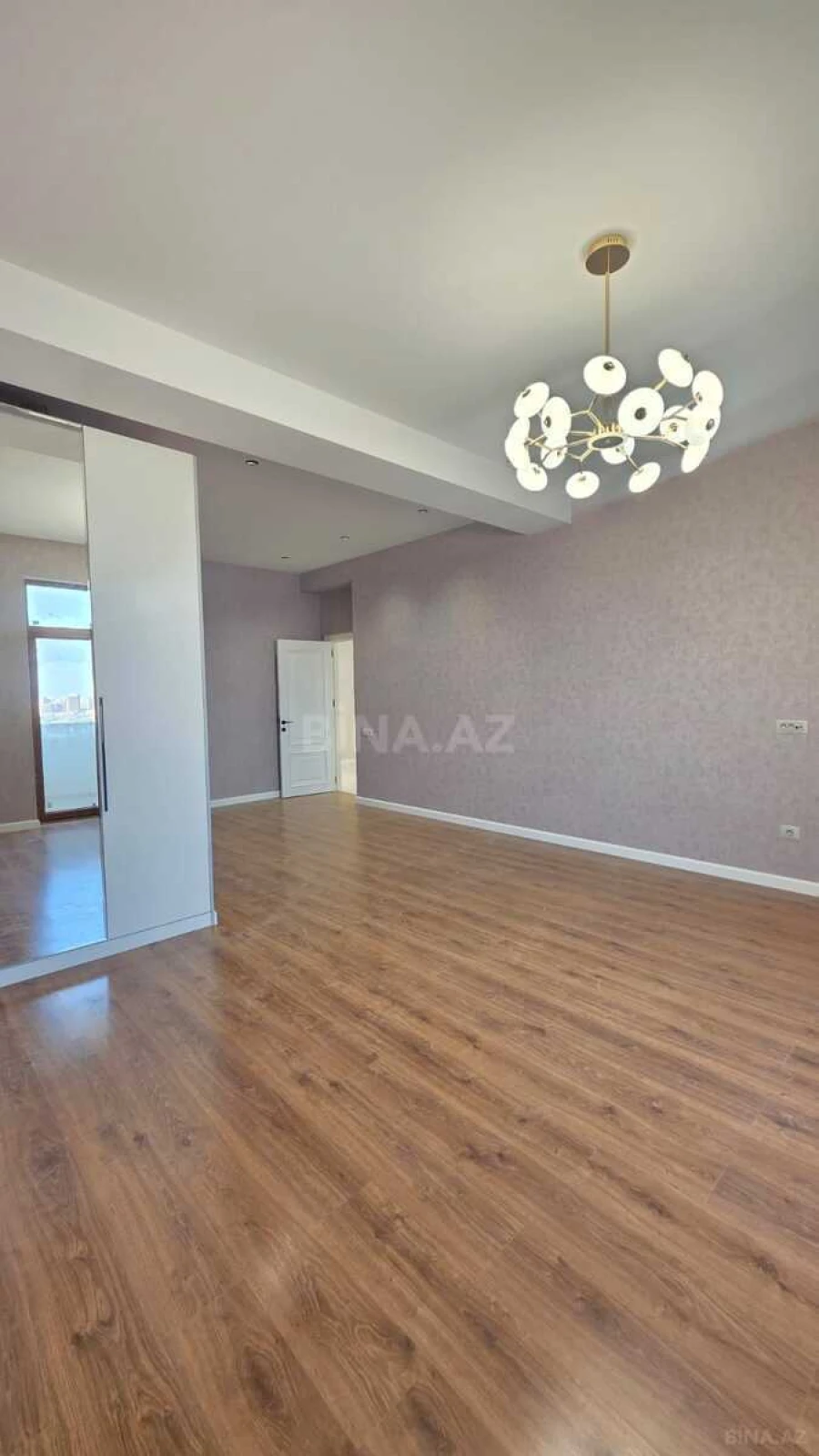 Satılır 3 otaqlı mənzil 143 m²