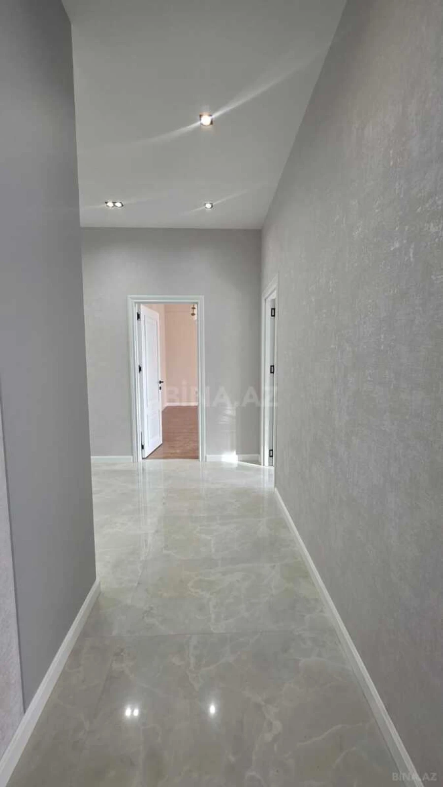 Satılır 3 otaqlı mənzil 143 m²