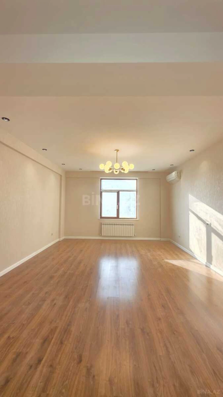 Satılır 3 otaqlı mənzil 143 m²