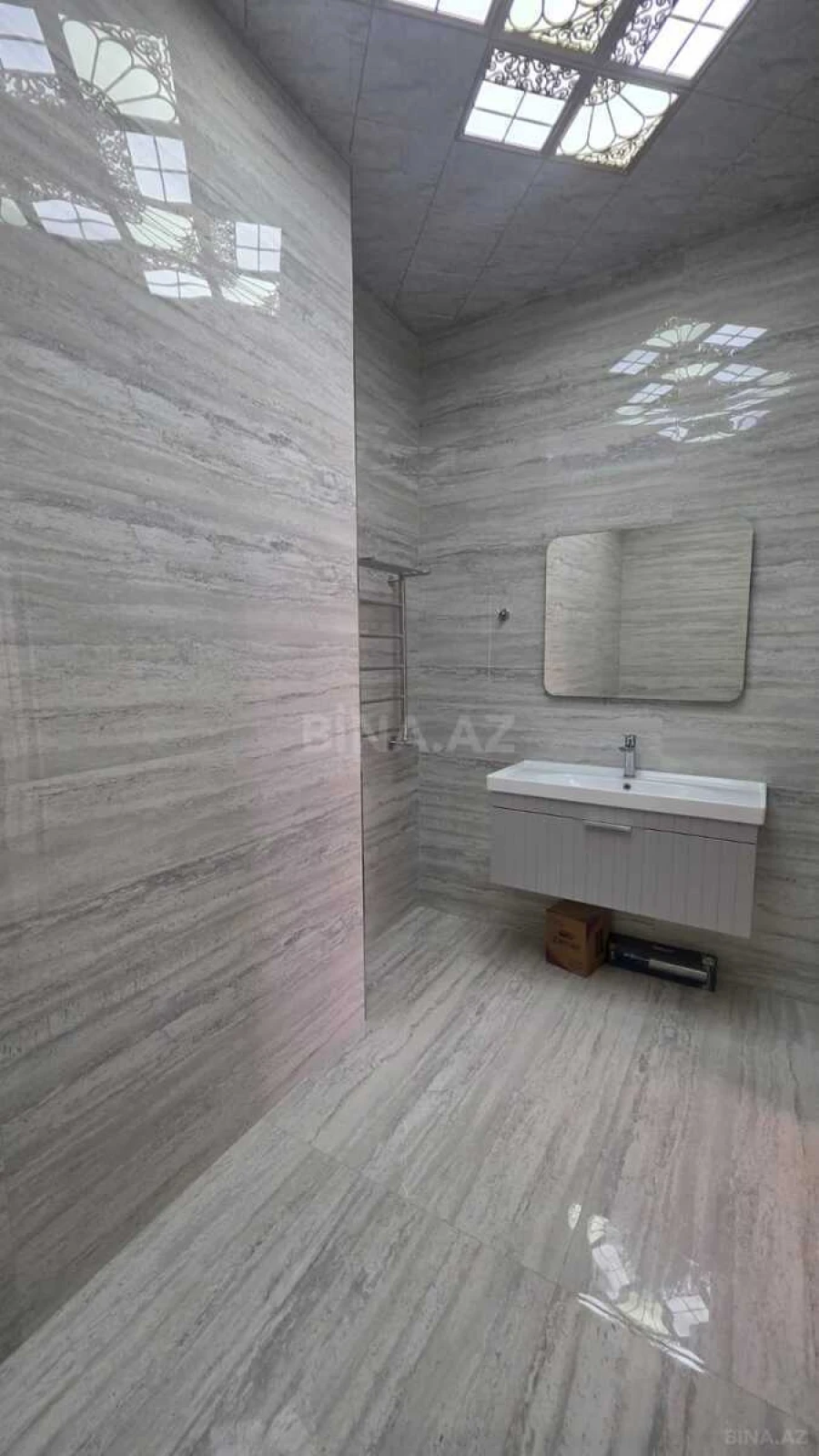 Satılır 3 otaqlı mənzil 143 m²