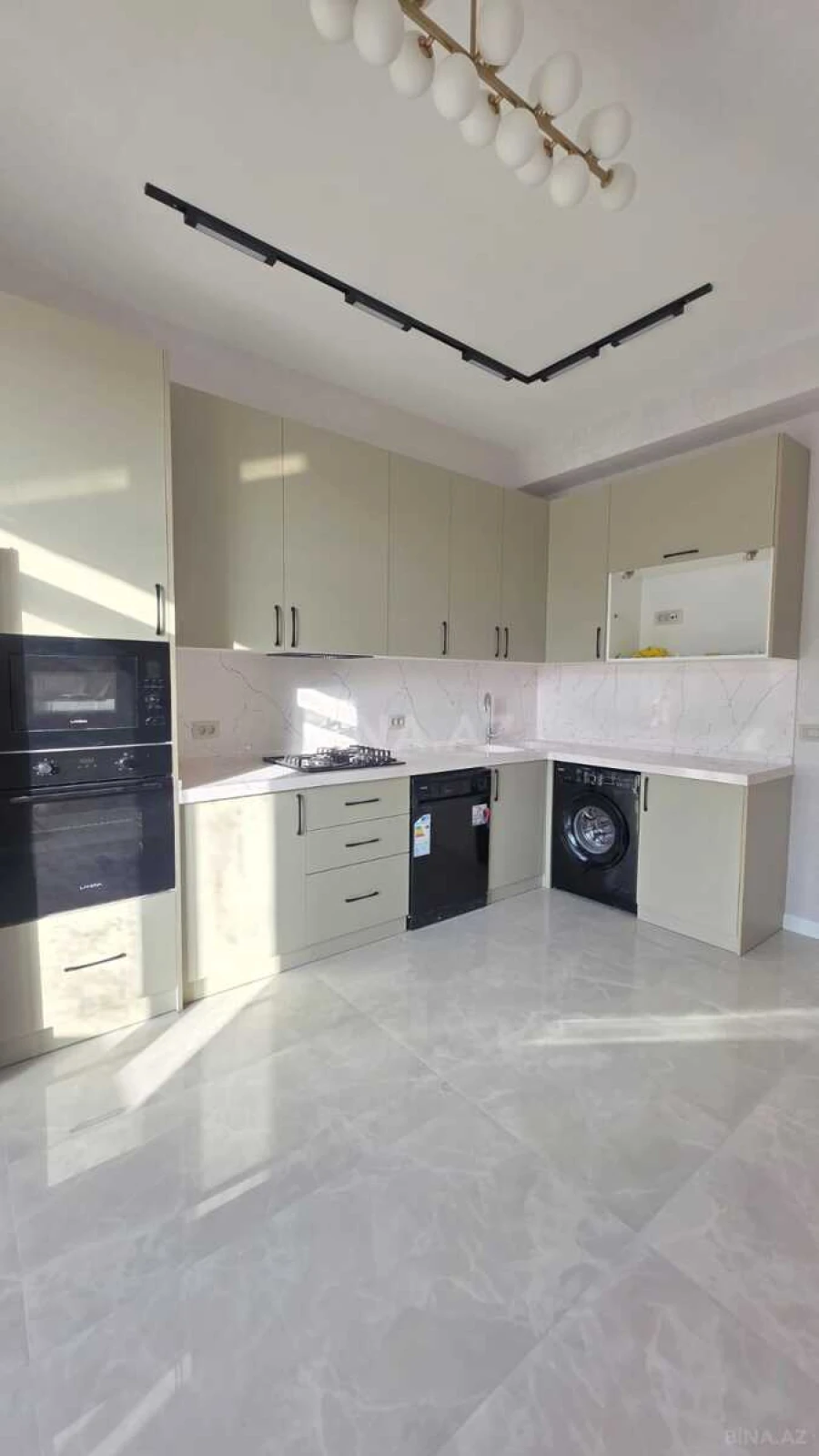 Satılır 3 otaqlı mənzil 143 m²