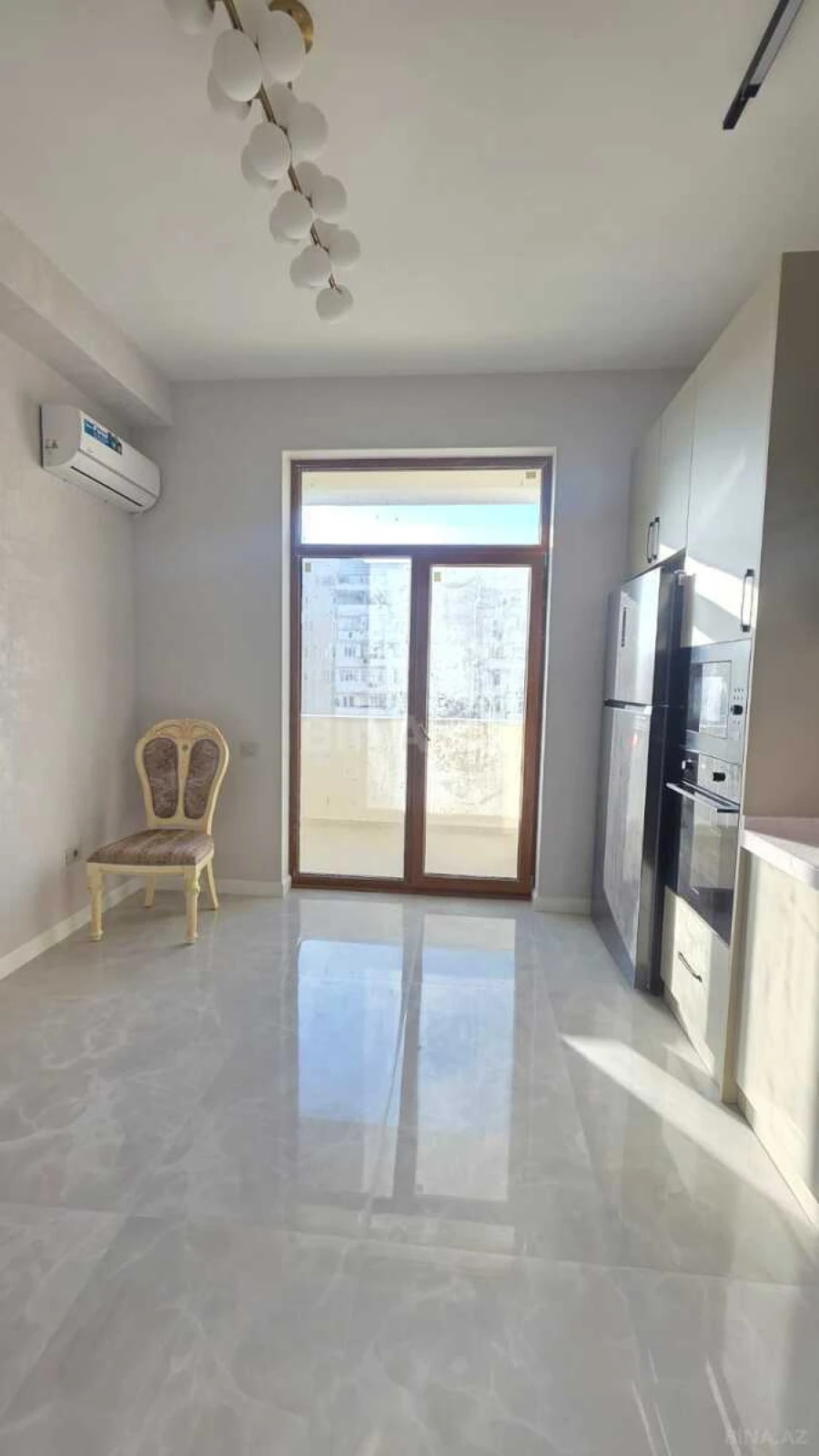 Satılır 3 otaqlı mənzil 143 m²