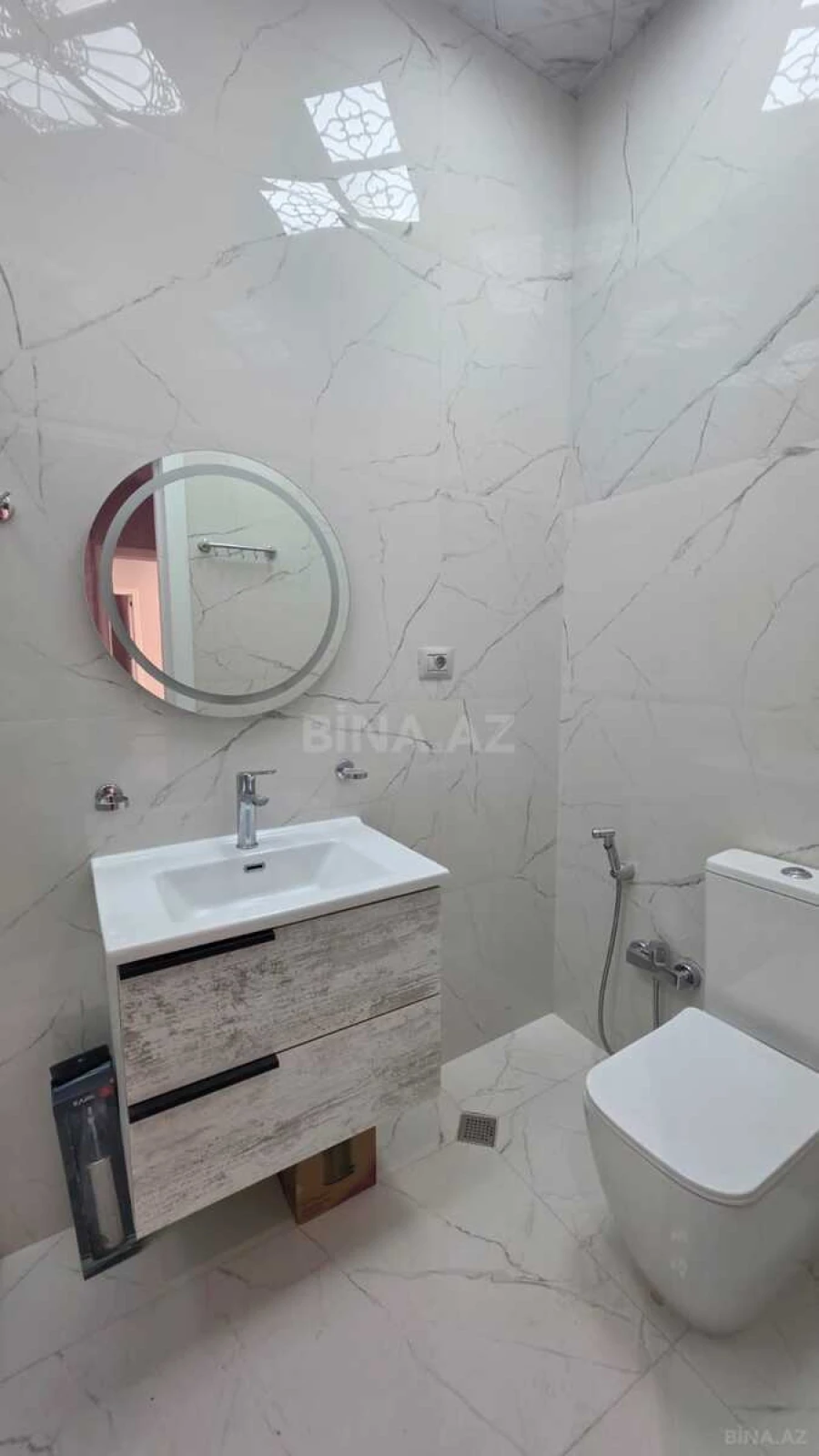 Satılır 3 otaqlı mənzil 143 m²