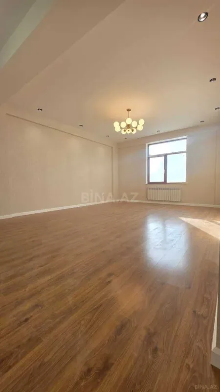 Satılır 3 otaqlı mənzil 143 m²