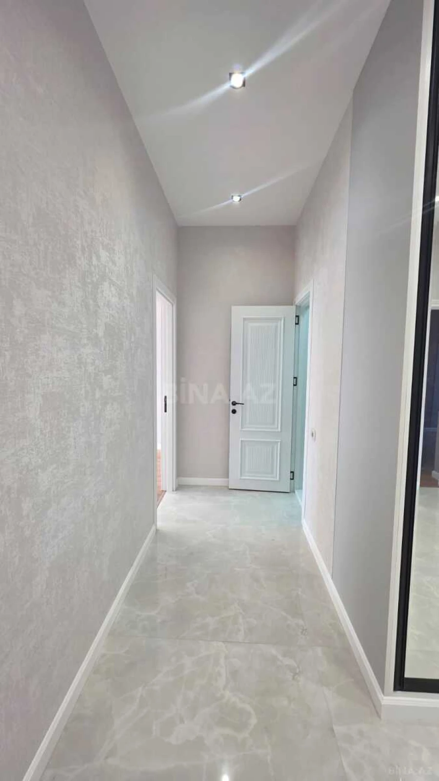 Satılır 3 otaqlı mənzil 143 m²