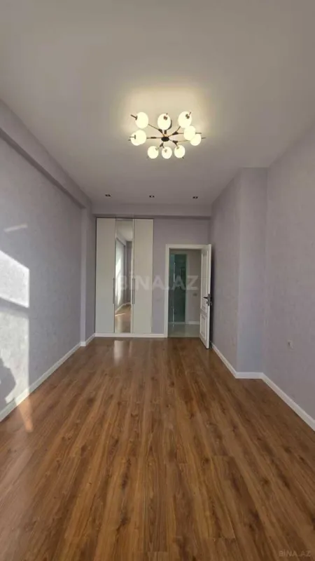Satılır 3 otaqlı mənzil 143 m²