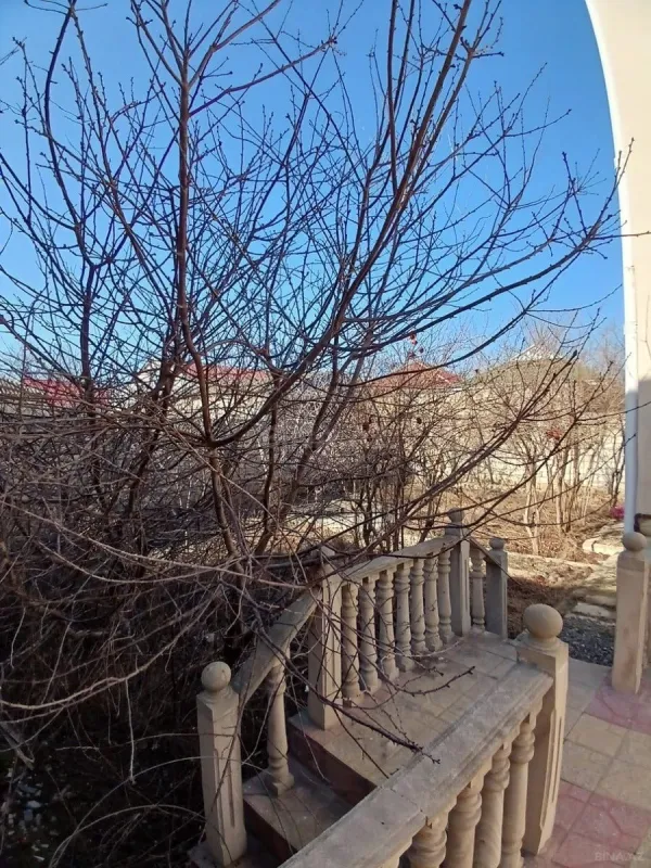 Satılır 5 otaqlı həyət evi 220 m²