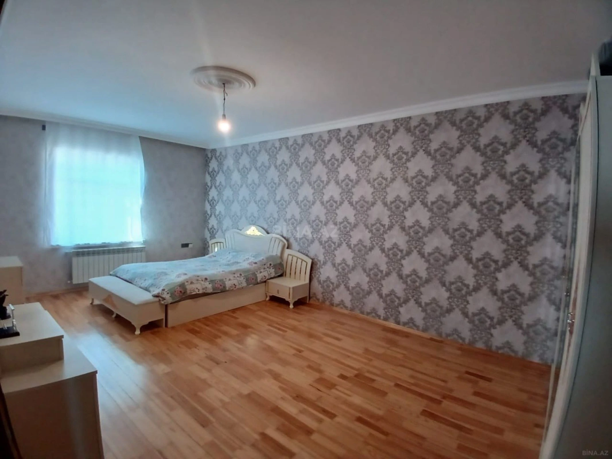 Satılır 5 otaqlı həyət evi 220 m²