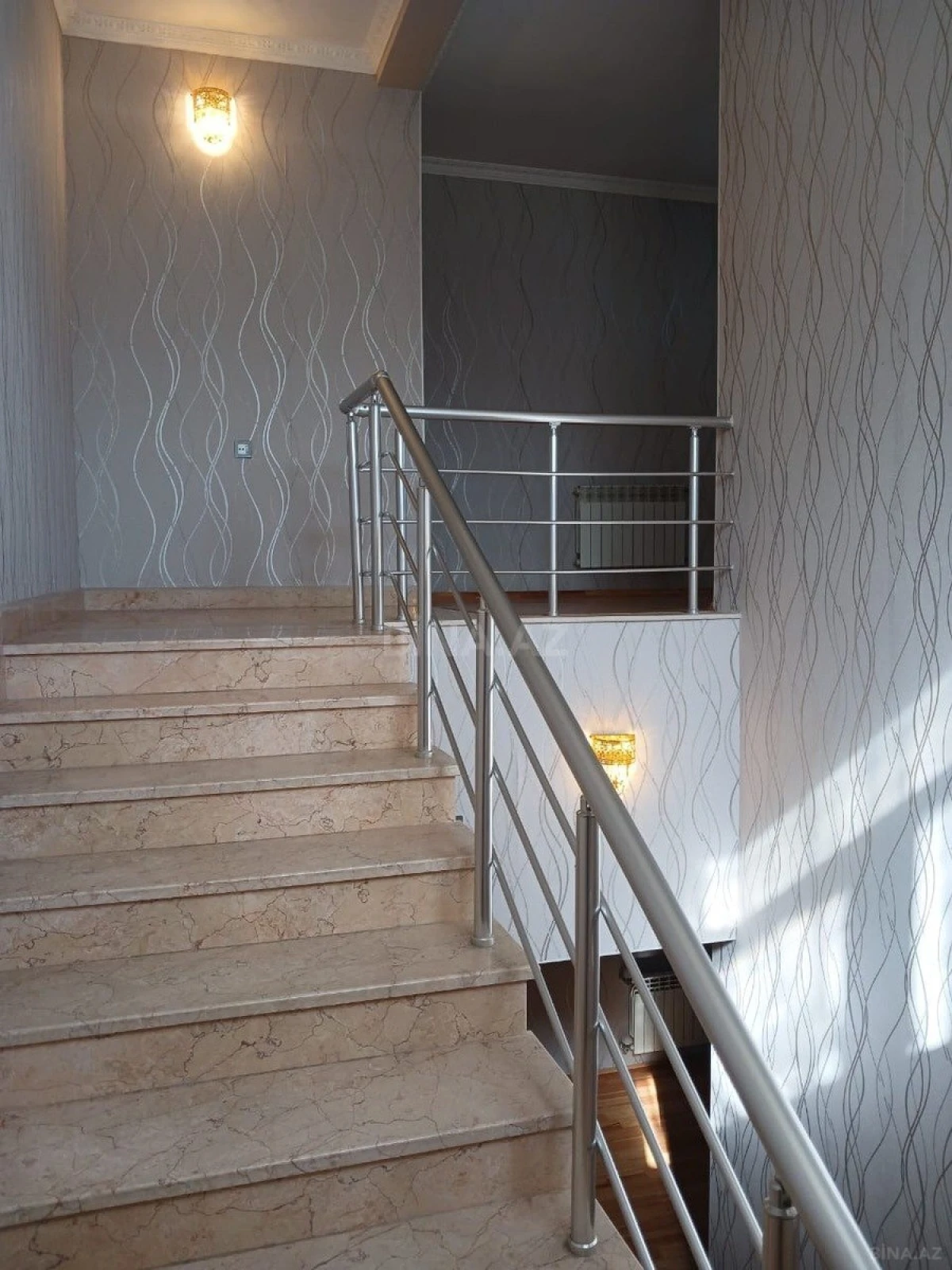 Satılır 5 otaqlı həyət evi 220 m²