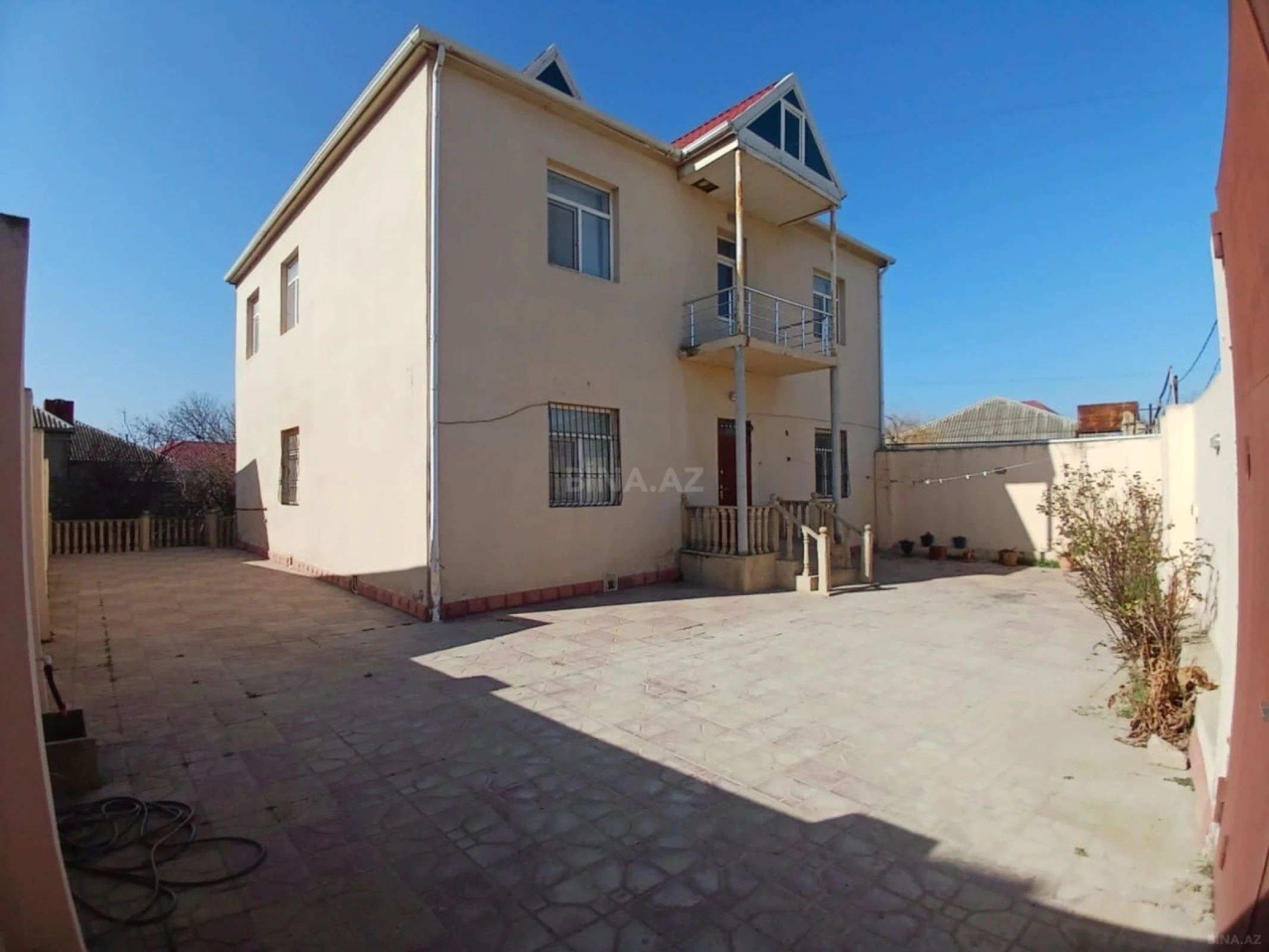 Satılır 5 otaqlı həyət evi 220 m²