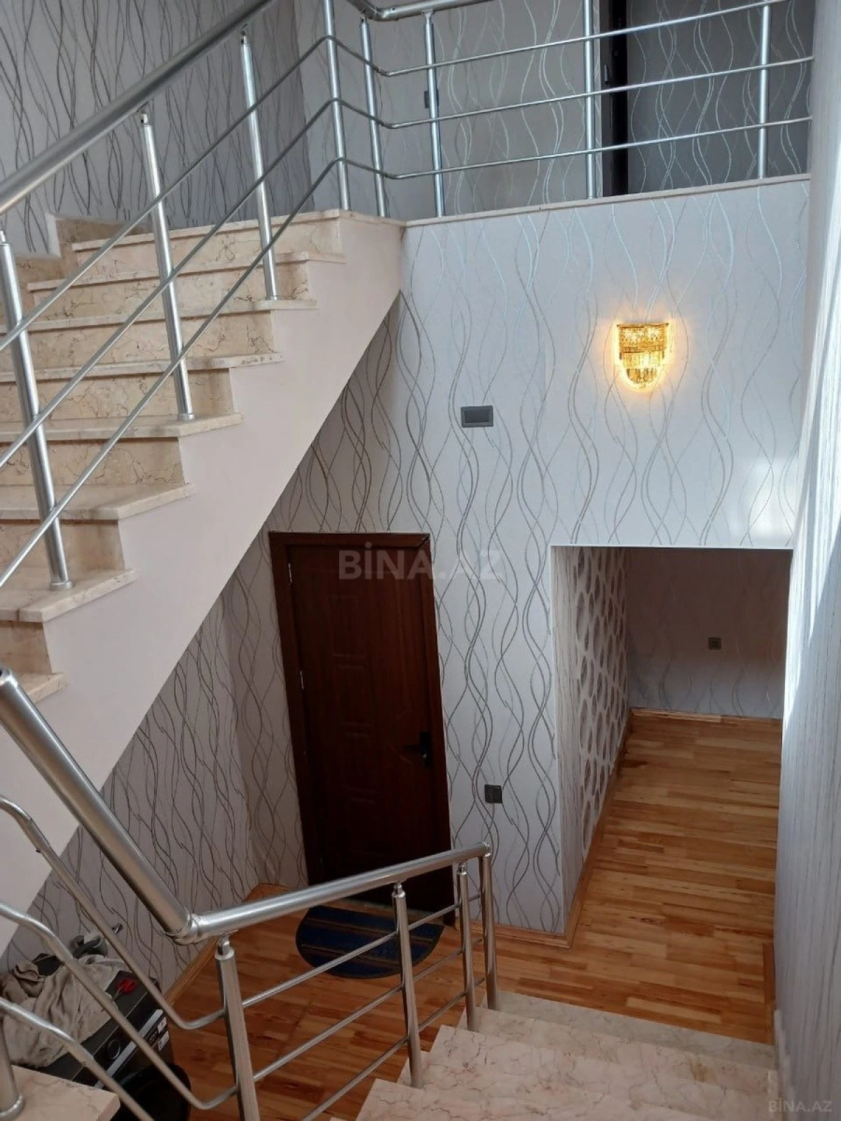 Satılır 5 otaqlı həyət evi 220 m²