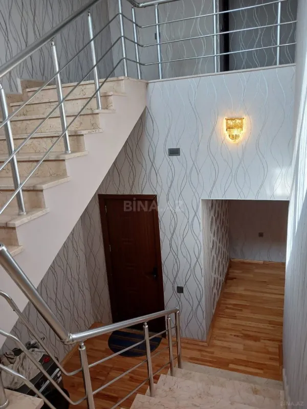Satılır 5 otaqlı həyət evi 220 m²