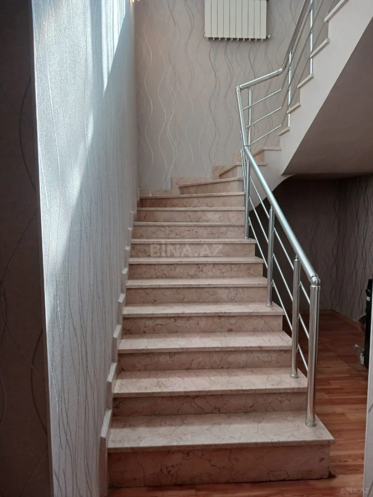 Satılır 5 otaqlı həyət evi 220 m²