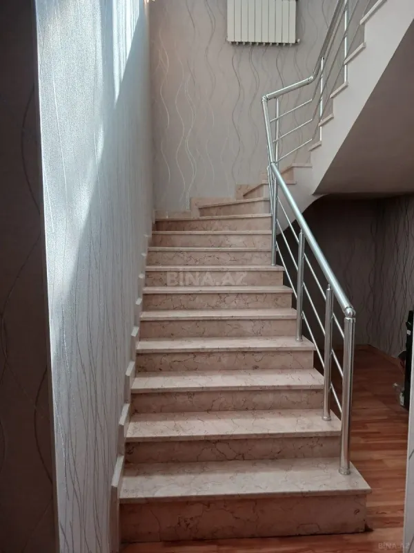 Satılır 5 otaqlı həyət evi 220 m²