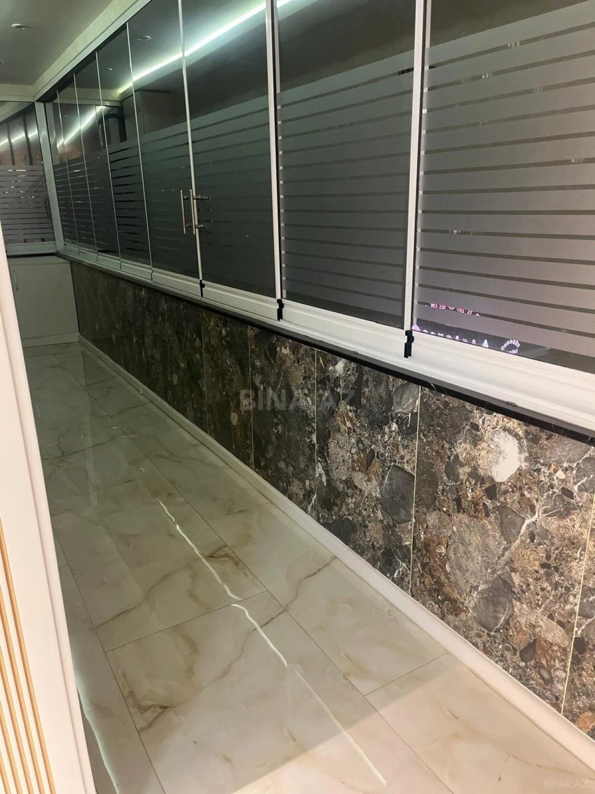 Satılır 1 otaqlı mənzil 70 m²