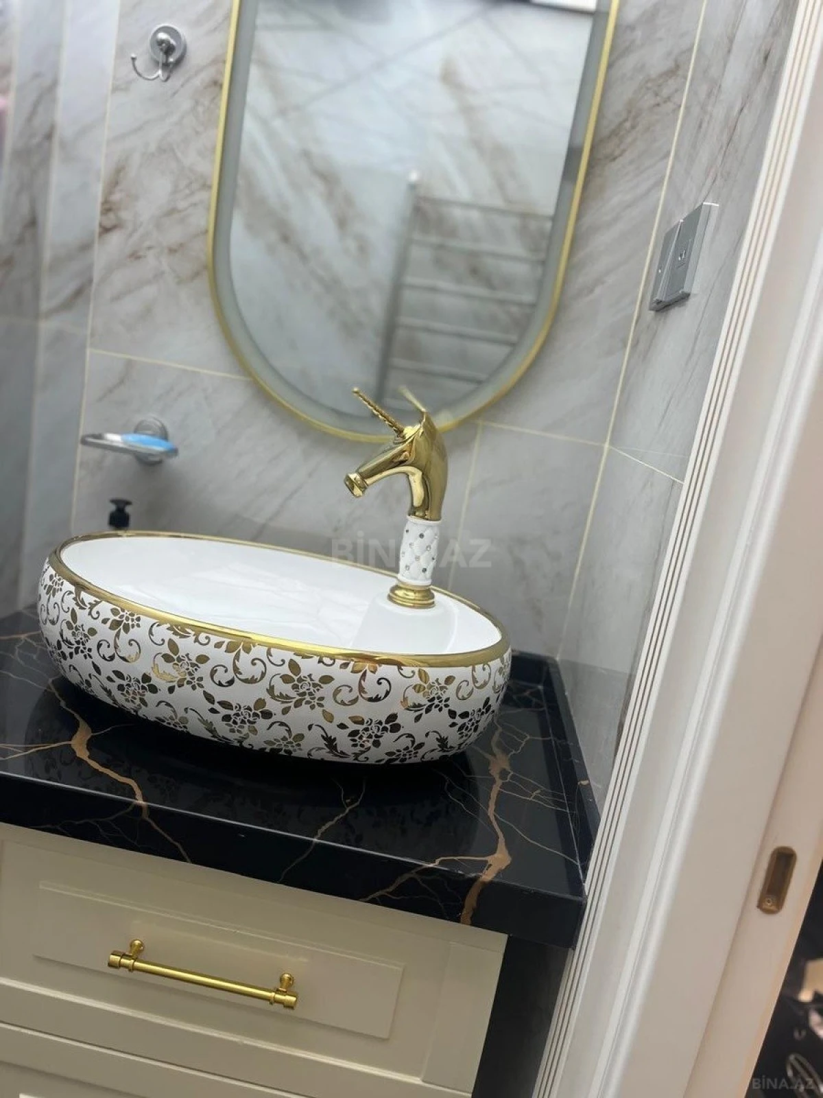 Satılır 1 otaqlı mənzil 70 m²