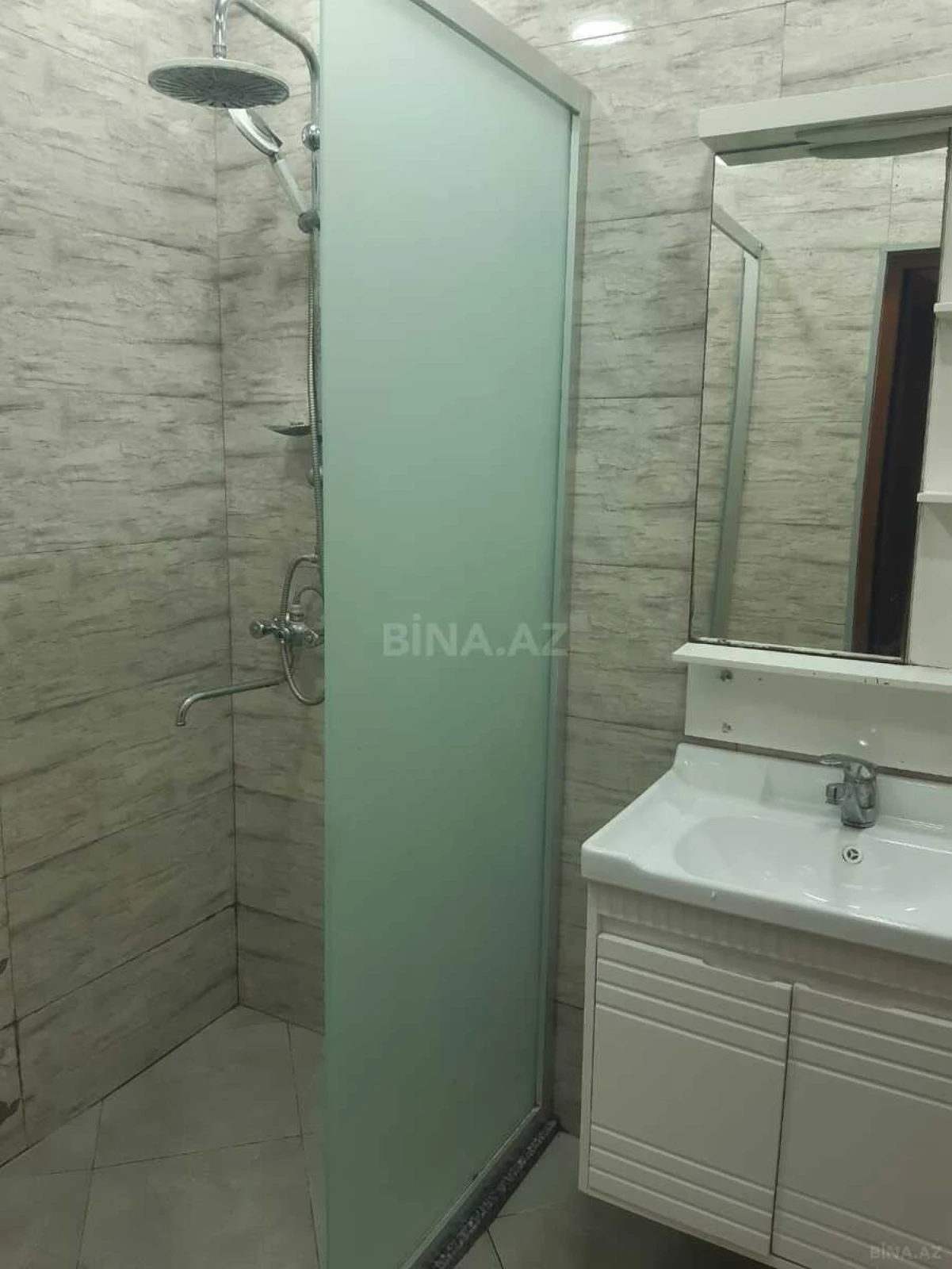 Kirayə verilir 2 otaqlı mənzil 60 m²