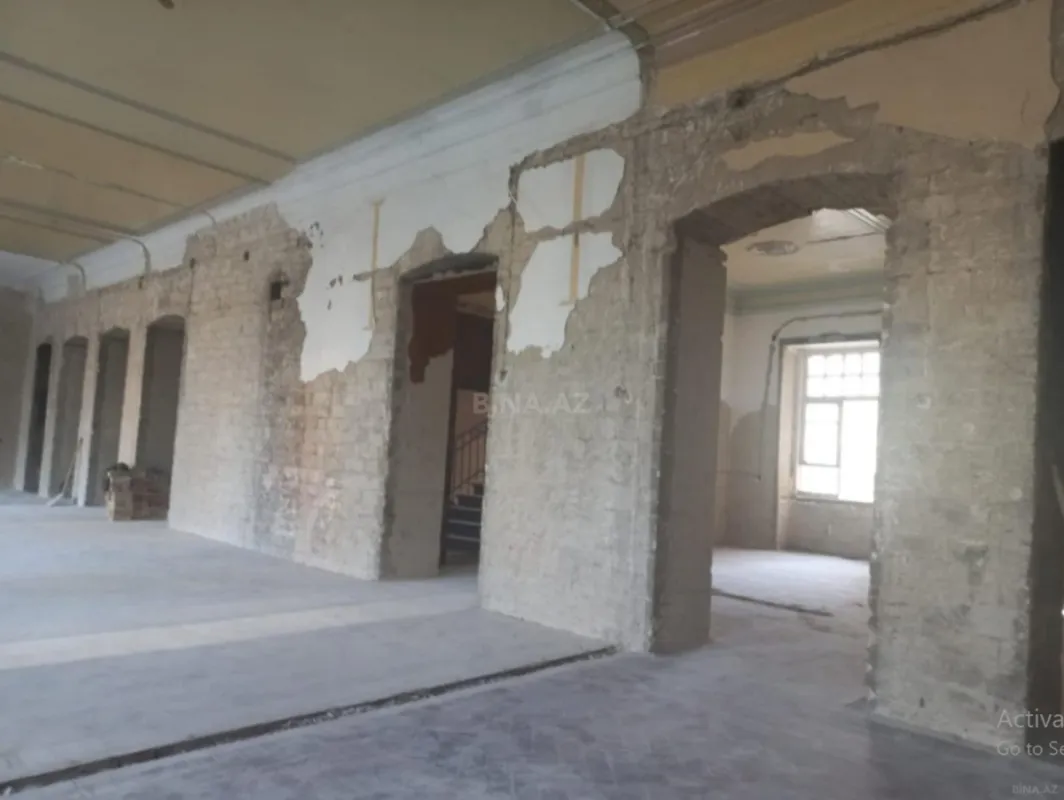 Satılır obyekt 335 m²