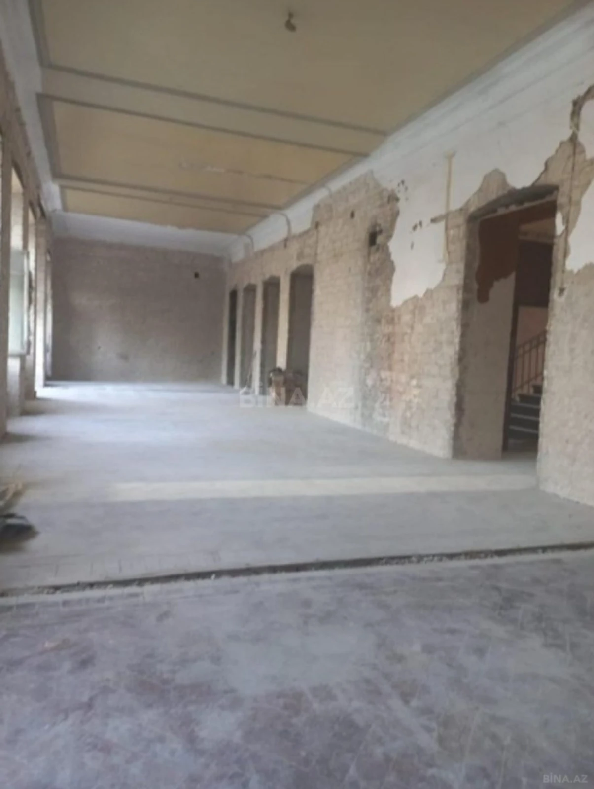 Satılır obyekt 335 m²