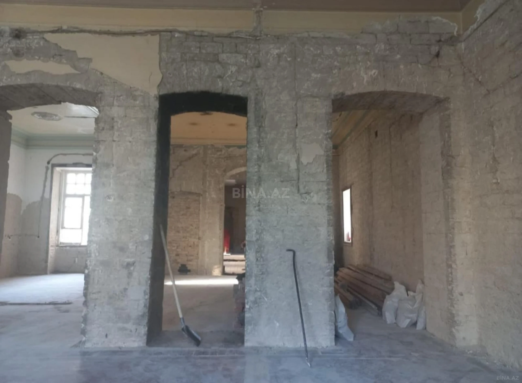 Satılır obyekt 335 m²