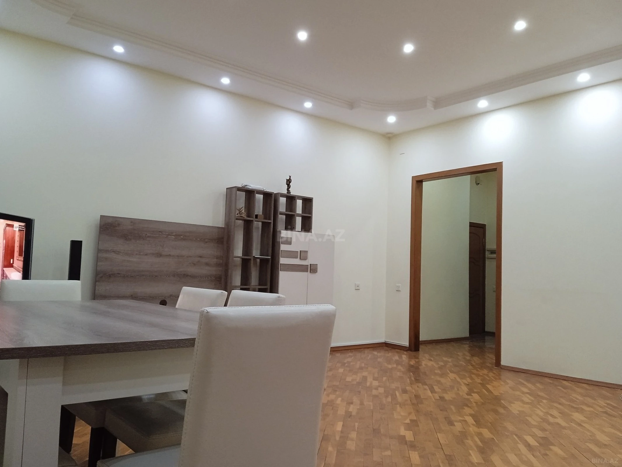 Satılır 2 otaqlı mənzil 90 m²