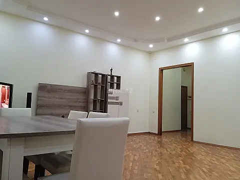 Satılır 2 otaqlı mənzil 90 m²