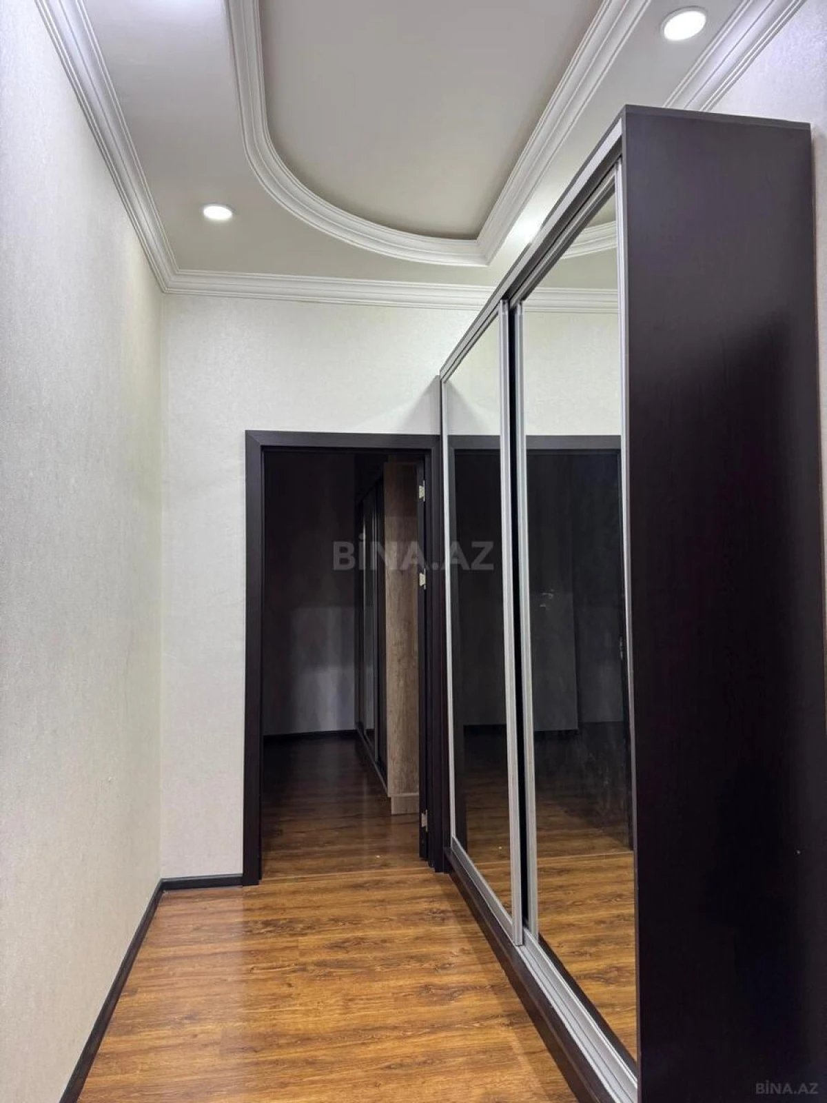 Satılır 2 otaqlı mənzil 82 m²