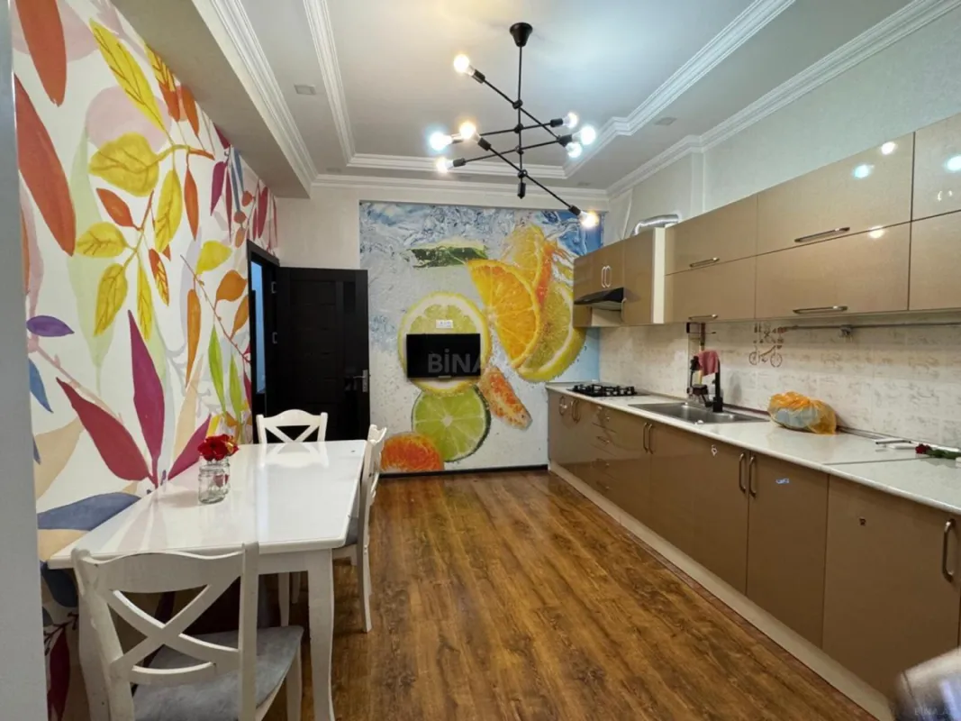 Satılır 2 otaqlı mənzil 82 m²