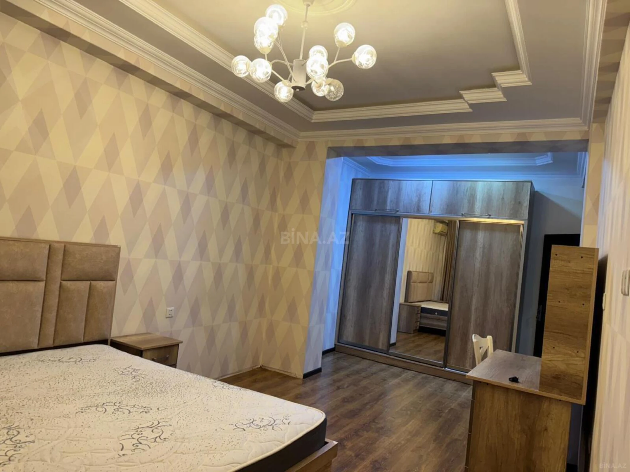 Satılır 2 otaqlı mənzil 82 m²