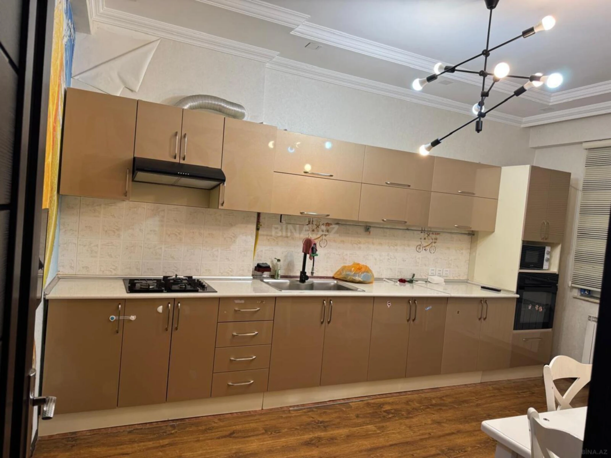 Satılır 2 otaqlı mənzil 82 m²