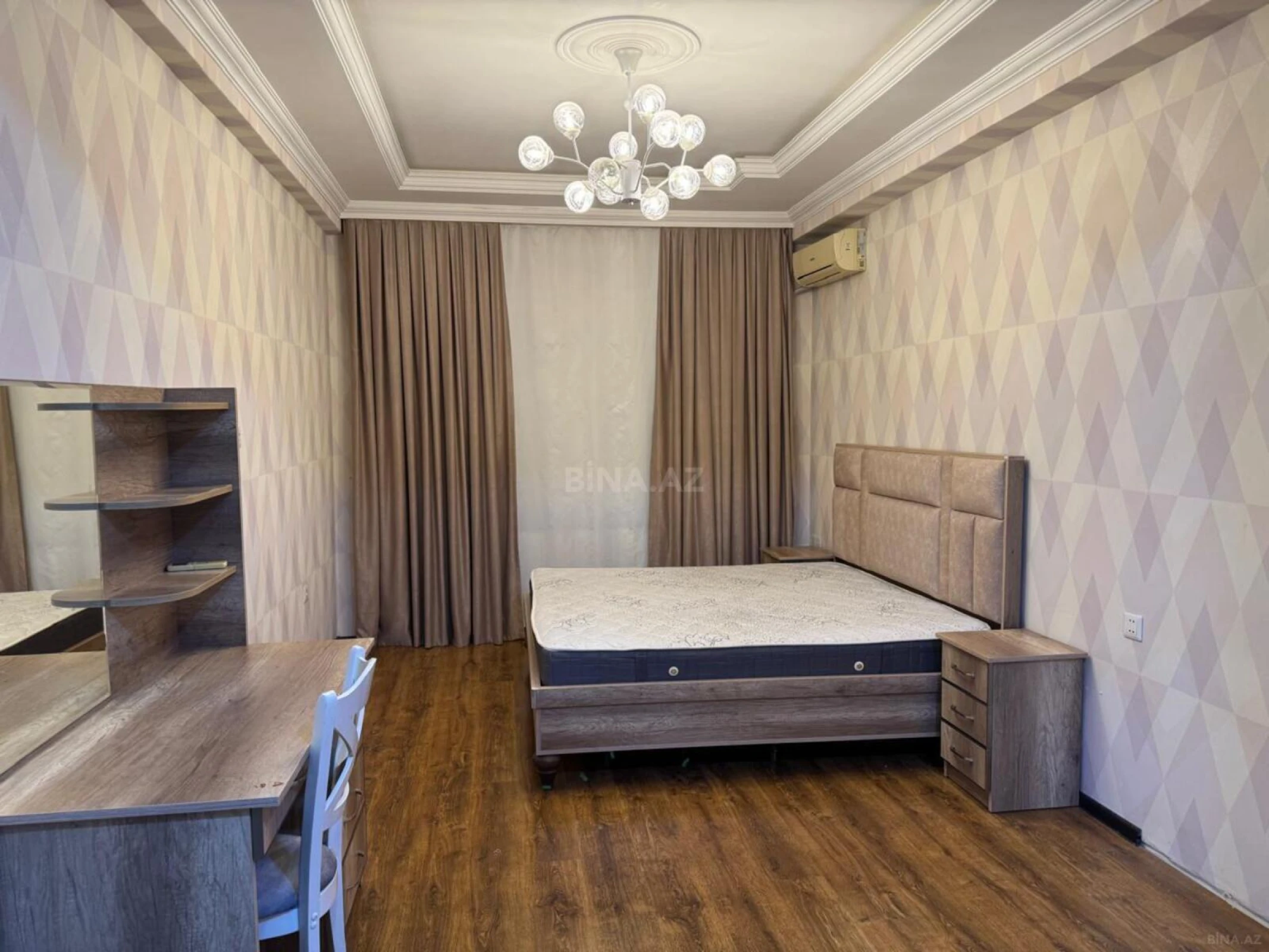 Satılır 2 otaqlı mənzil 82 m²