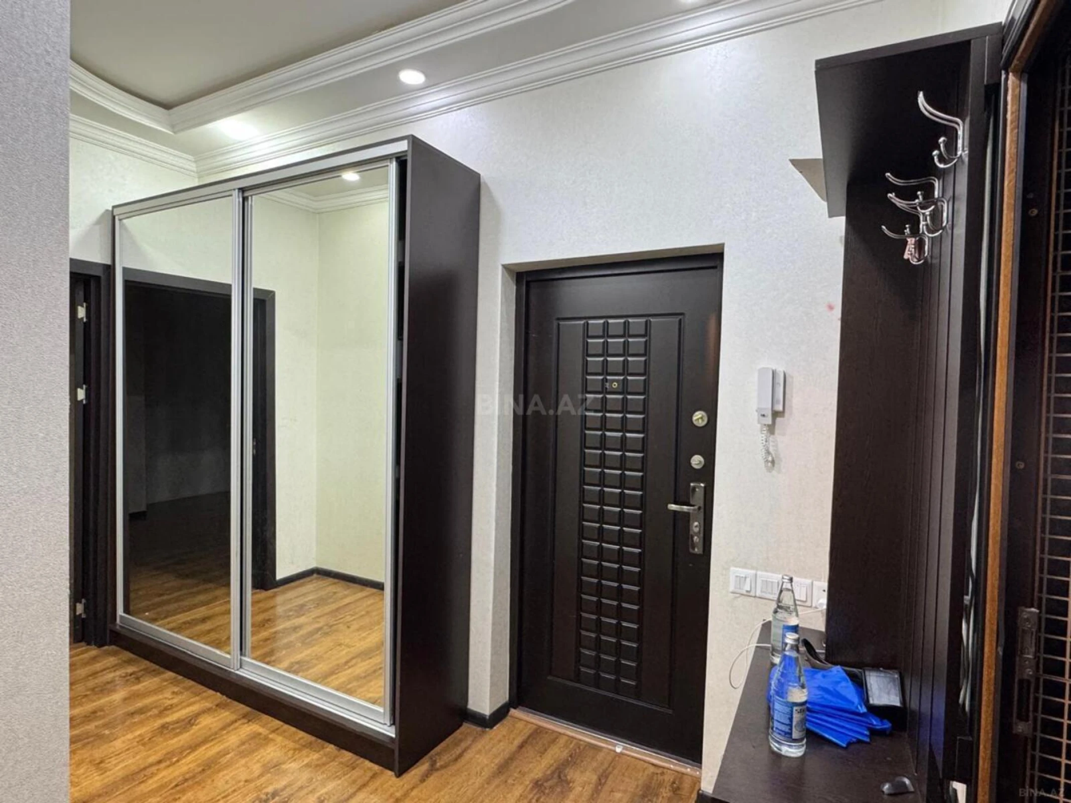 Satılır 2 otaqlı mənzil 82 m²