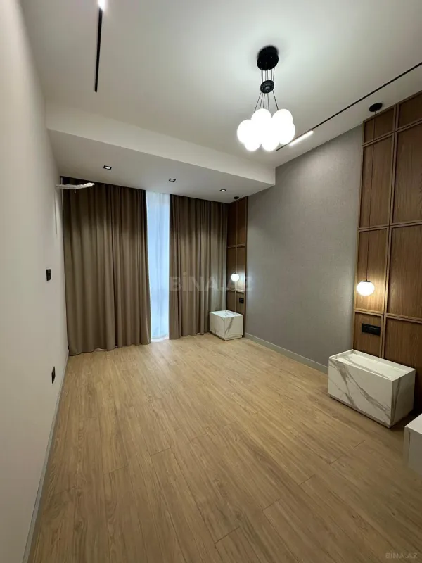 Satılır 3 otaqlı mənzil 139.9 m²