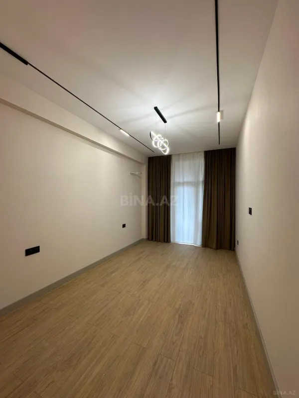 Satılır 3 otaqlı mənzil 139.9 m²