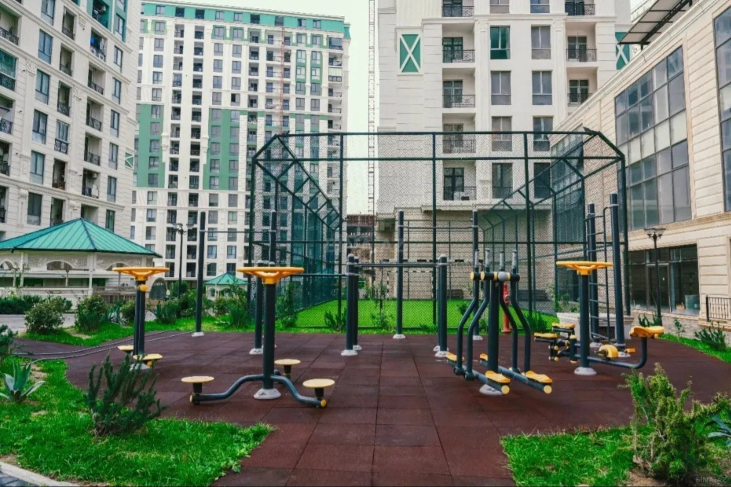 Satılır 3 otaqlı mənzil 139.9 m²