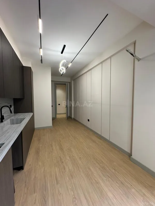 Satılır 3 otaqlı mənzil 139.9 m²