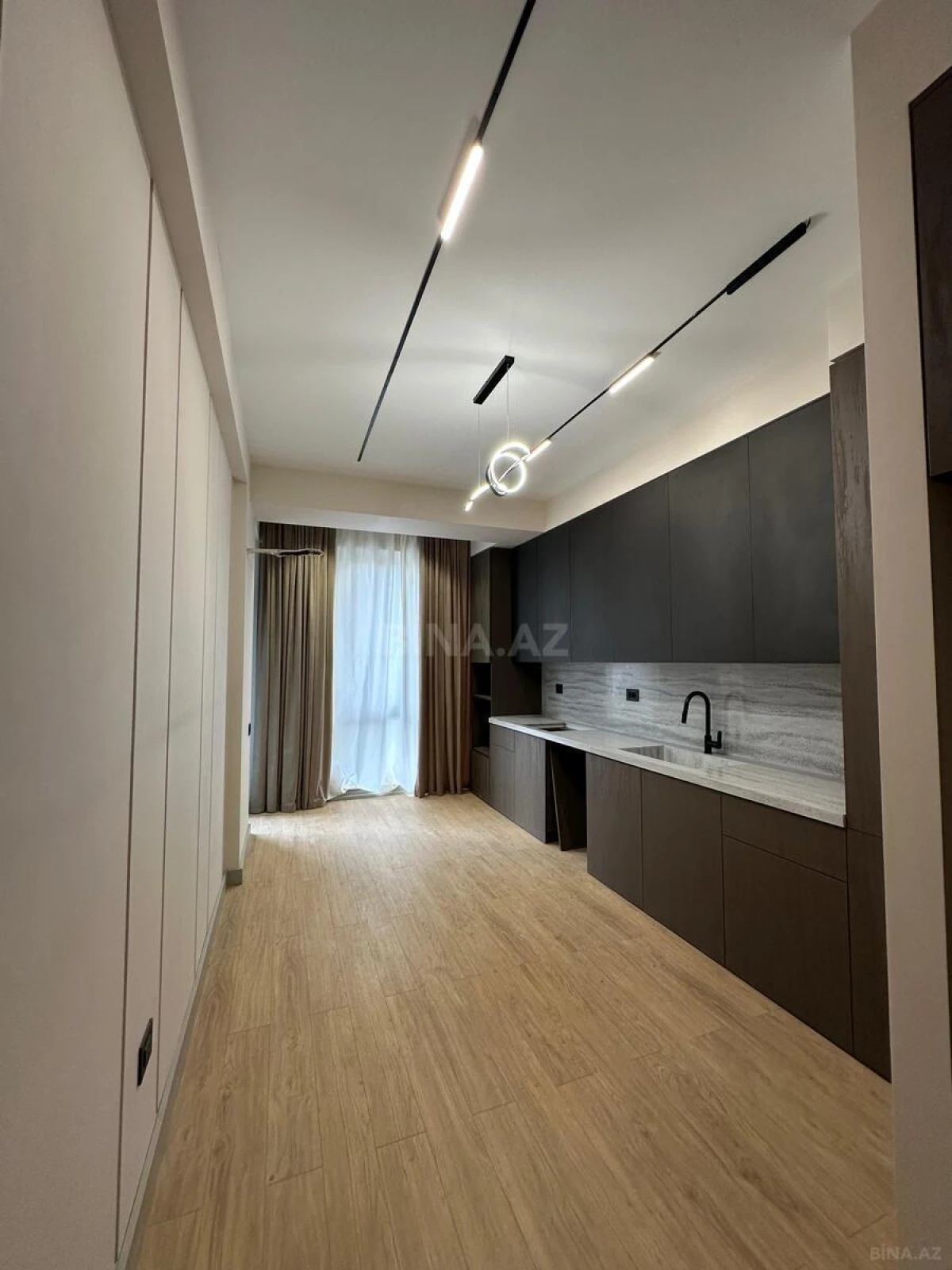 Satılır 3 otaqlı mənzil 139.9 m²