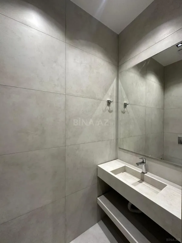 Satılır 3 otaqlı mənzil 139.9 m²