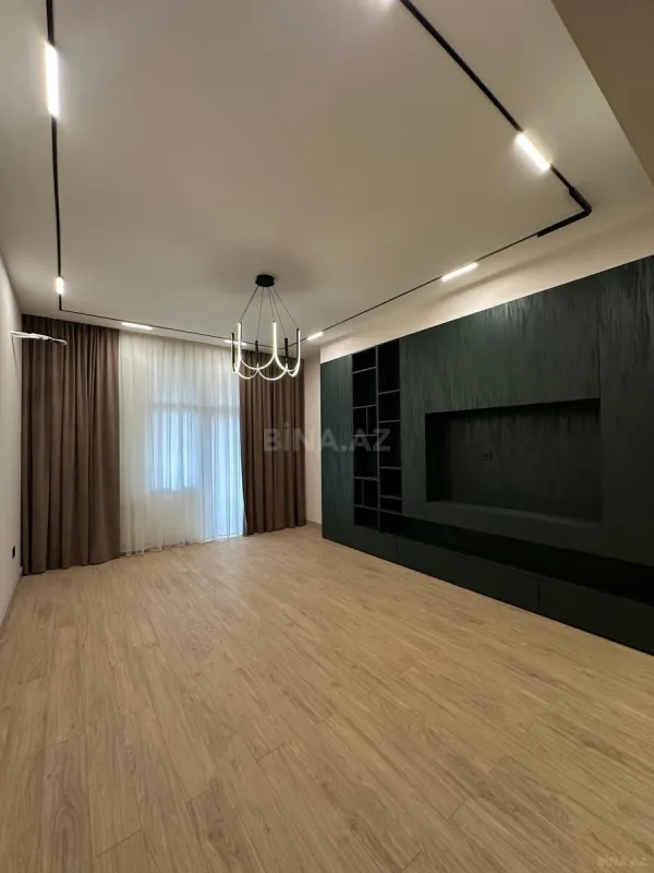 Satılır 3 otaqlı mənzil 139.9 m²