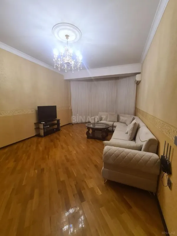 Kirayə verilir 2 otaqlı mənzil 96 m²