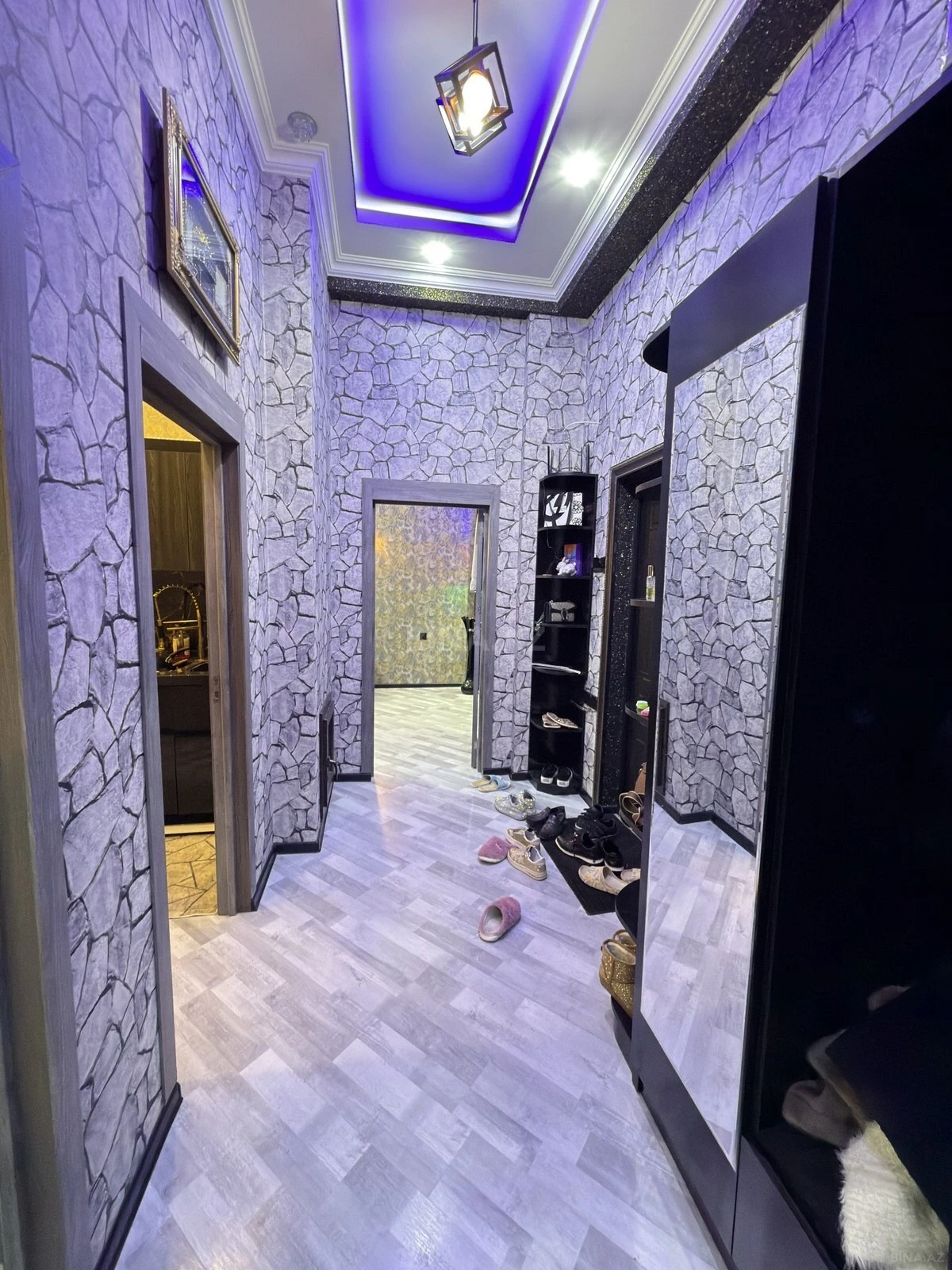 Satılır 2 otaqlı mənzil 71 m²