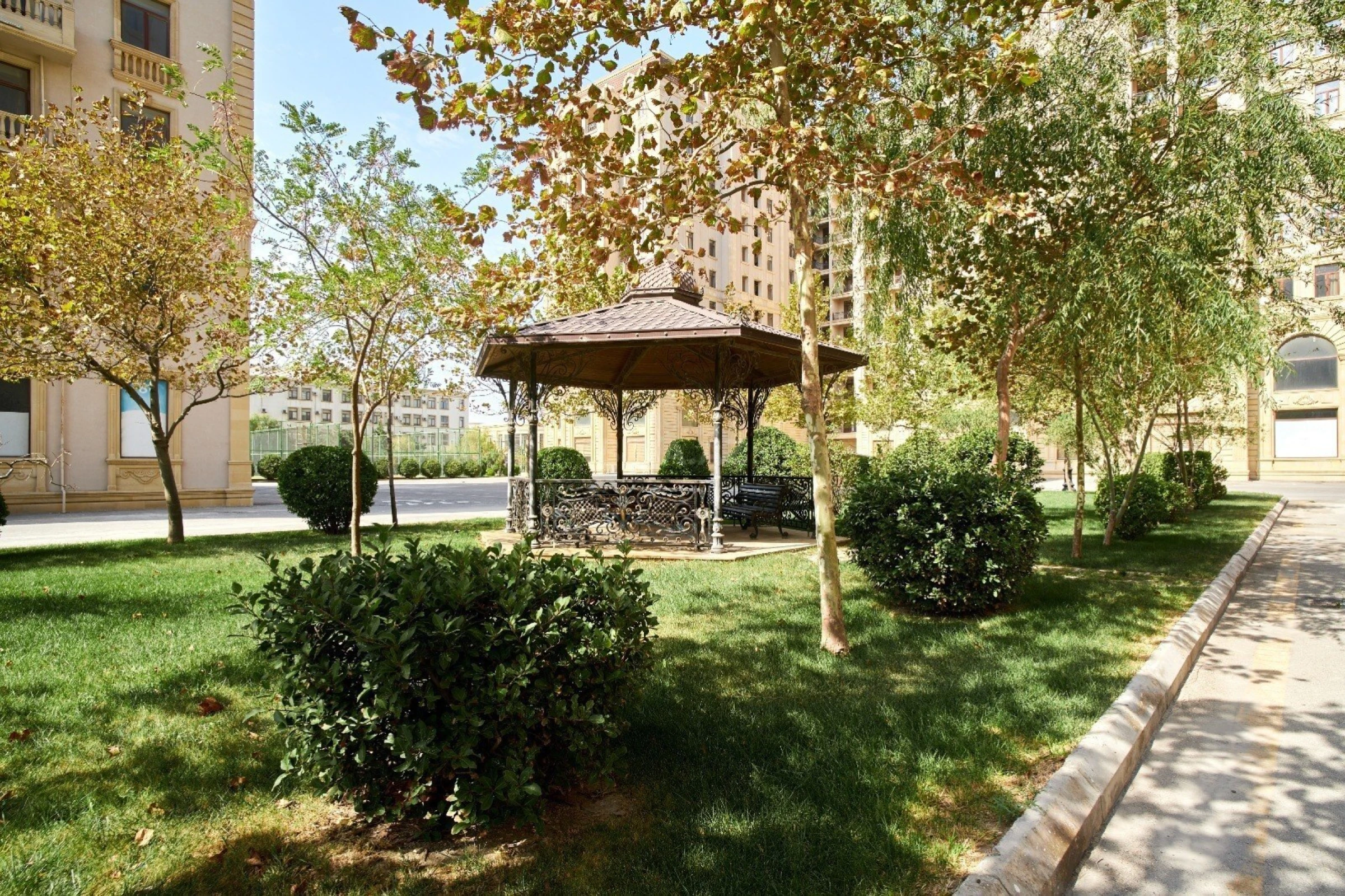 Kirayə verilir 4 otaqlı mənzil 200 m²