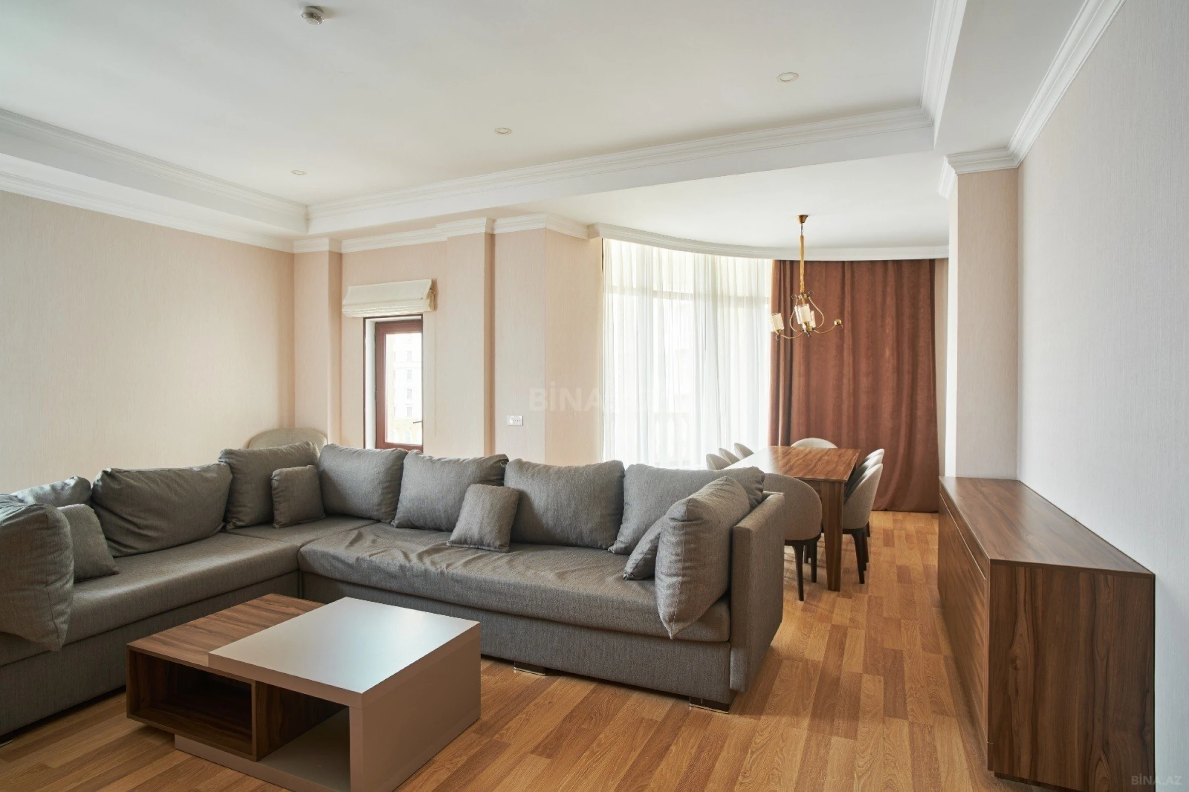 Kirayə verilir 4 otaqlı mənzil 200 m²