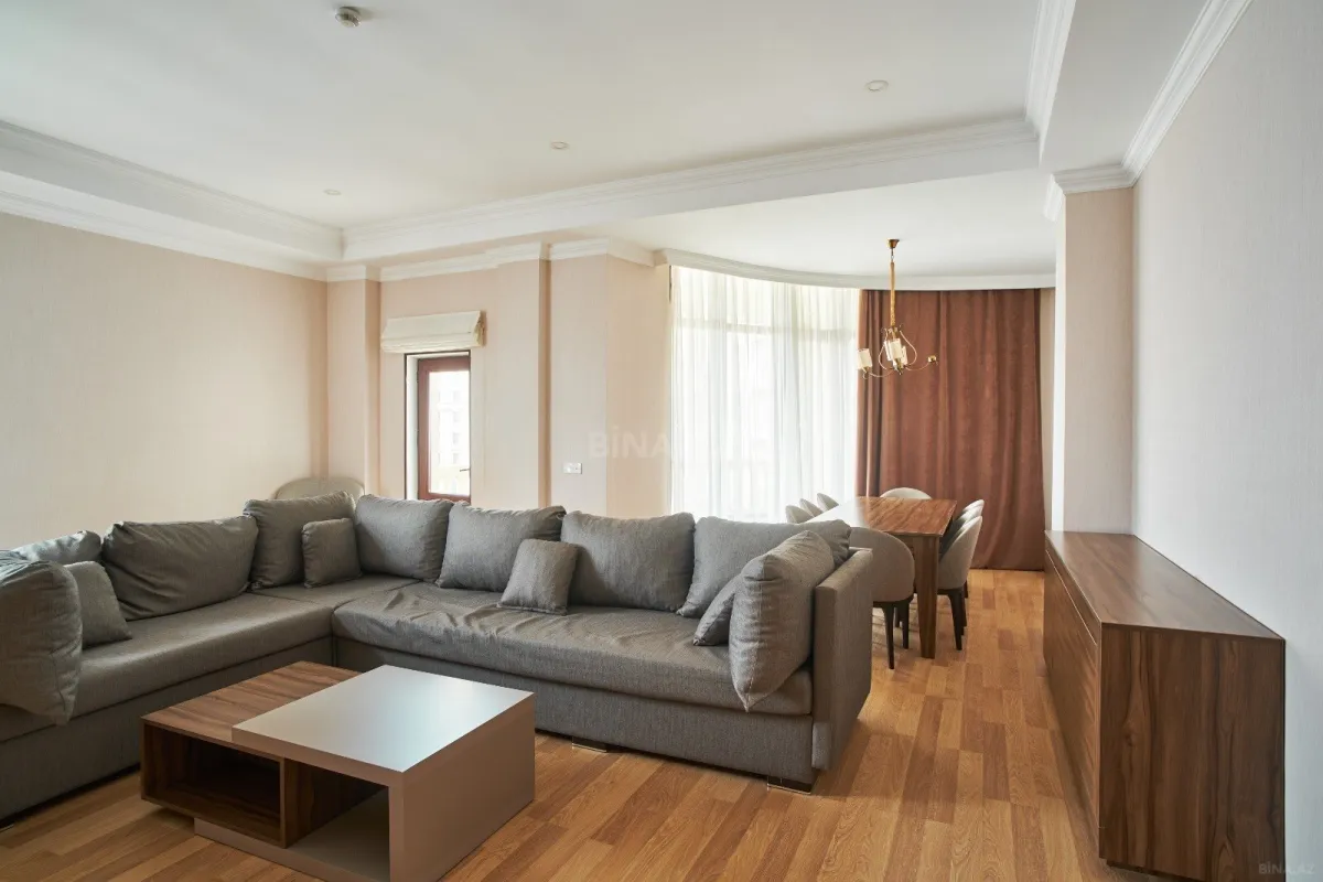 Kirayə verilir 4 otaqlı mənzil 200 m²