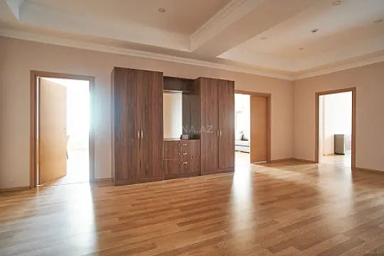 Kirayə verilir 4 otaqlı mənzil 200 m²
