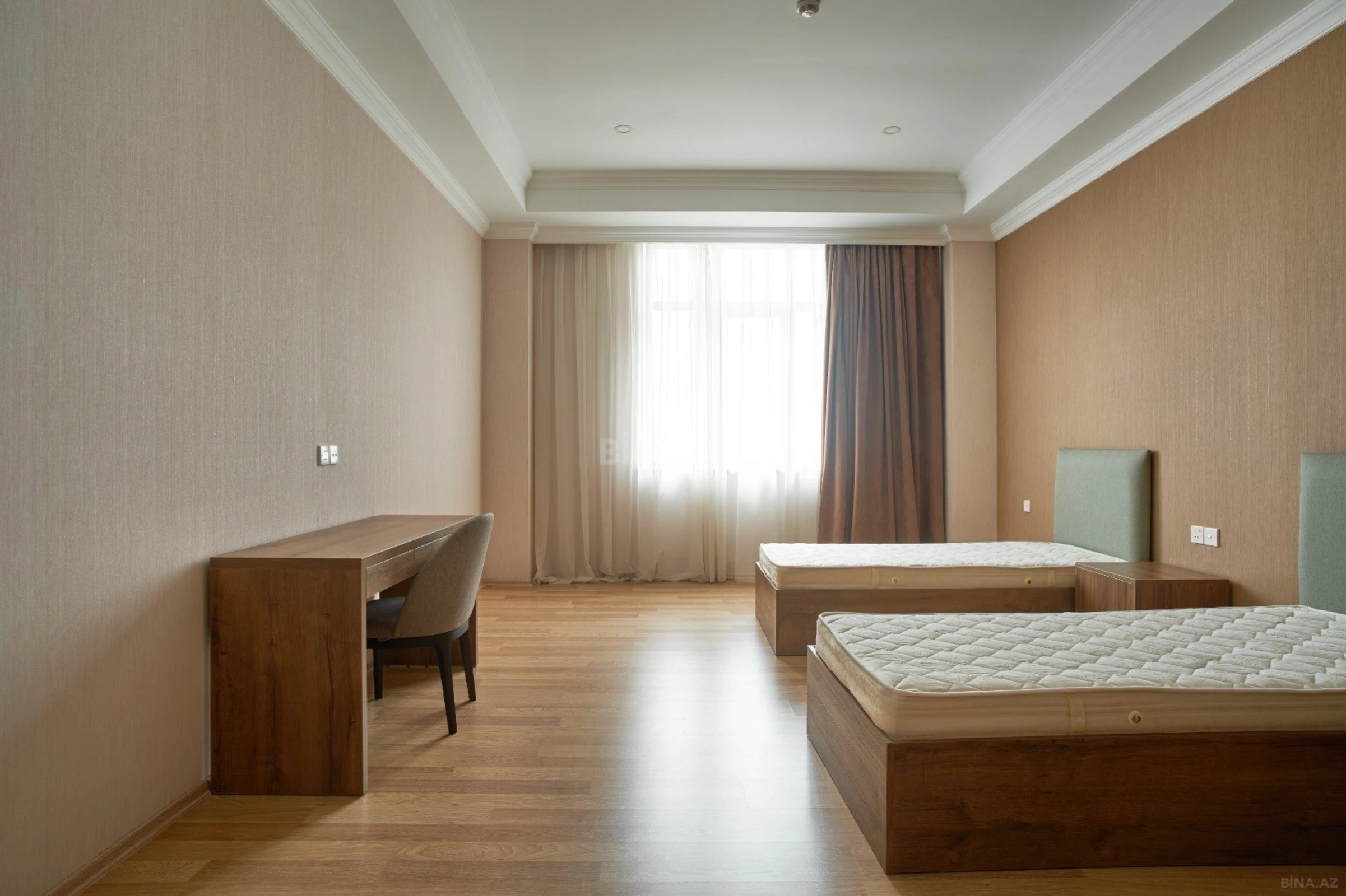 Kirayə verilir 4 otaqlı mənzil 200 m²